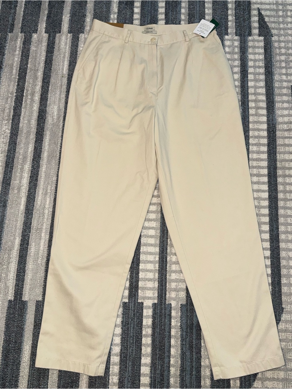 NWT L.L. Bean Women’s Wrinkle Free Bayside Flat Front Khaki Chino Pants 16 Reg